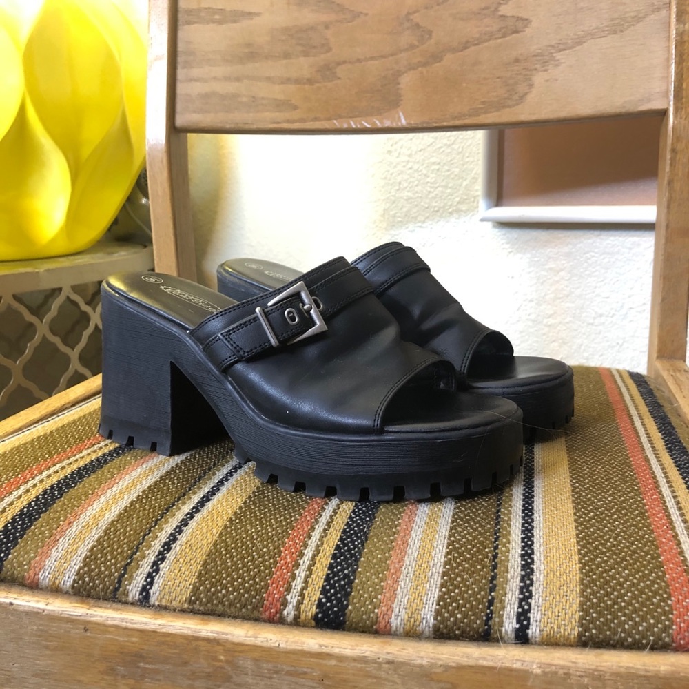 Chunky 90s Vintage E Girl Slip on platform sandal